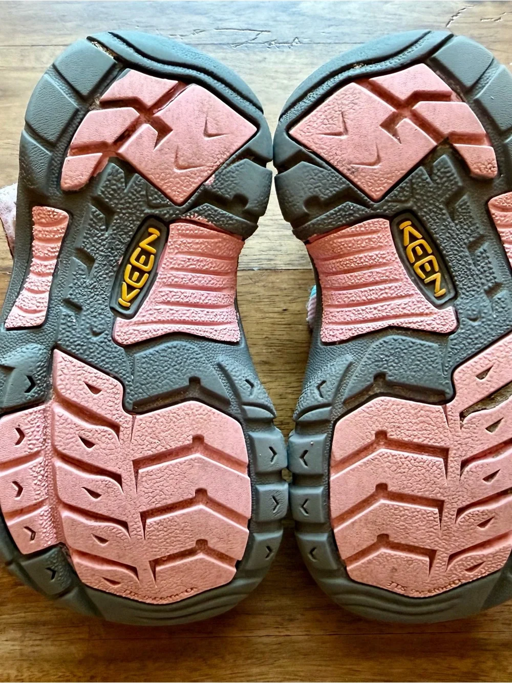 KEEN Newport H2 Sandals Girls Toddler Size 8 Pink Multicolor Closed Toe